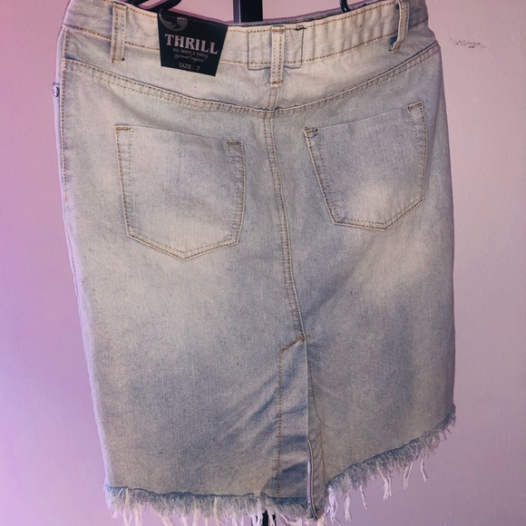 BRAND NEW DISTRESS JEAN SKIRT - Picture 3 of 5